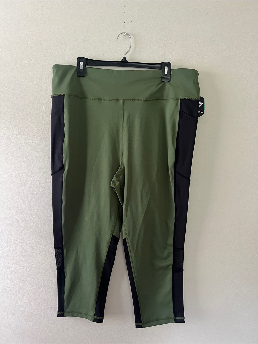LuLaRoe Rise Fearle Olive Green High-Waist Capri Leggings with Black Side Panels